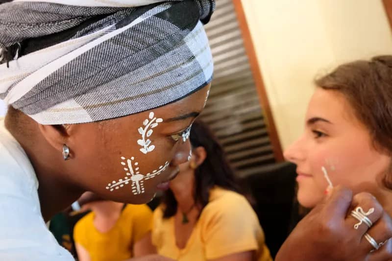 Gesichtsbemalung auf Madagaskar - Freiwilligenarbeit
