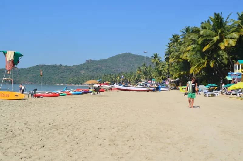Goa - Strand, Freiwilligenarbeit