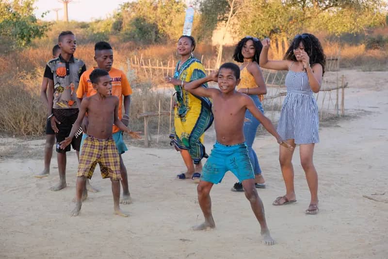Tanzunterricht auf Madagaskar - Freiwilligenarbeit