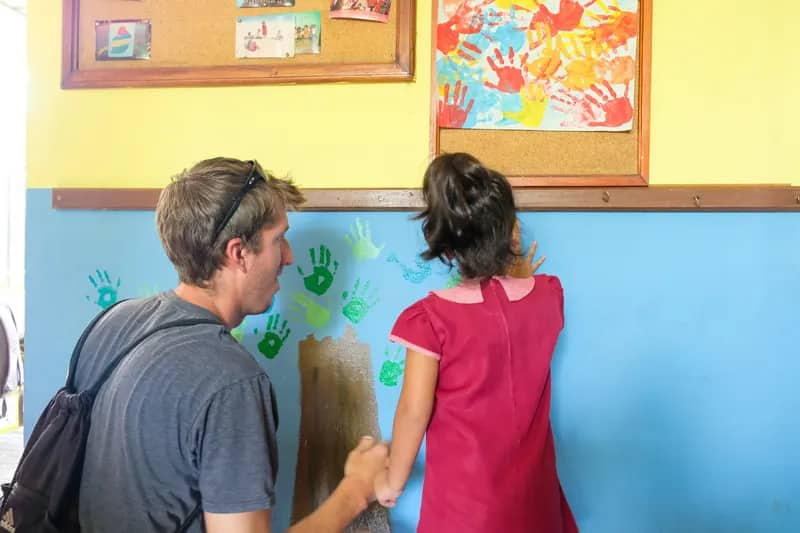 Freiwillige bei der Kleinkindbetreuung auf Mauritius