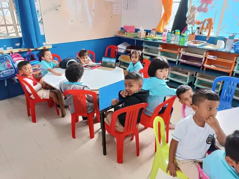 Kreatives Spielen mit Kleinkindern auf Mauritius